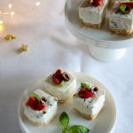 Mini cheesecake salati con olive taggiasche e pomodorini confit