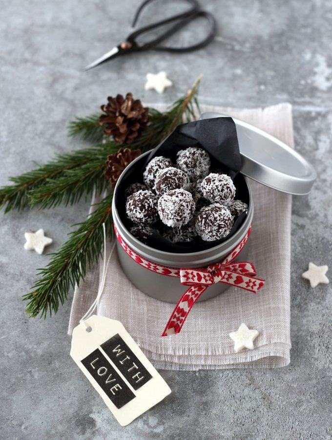 Tartufini al cacao e cocco, profumati al rhum