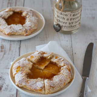 Crostatine rustiche con marmellata agrumi e zenzero