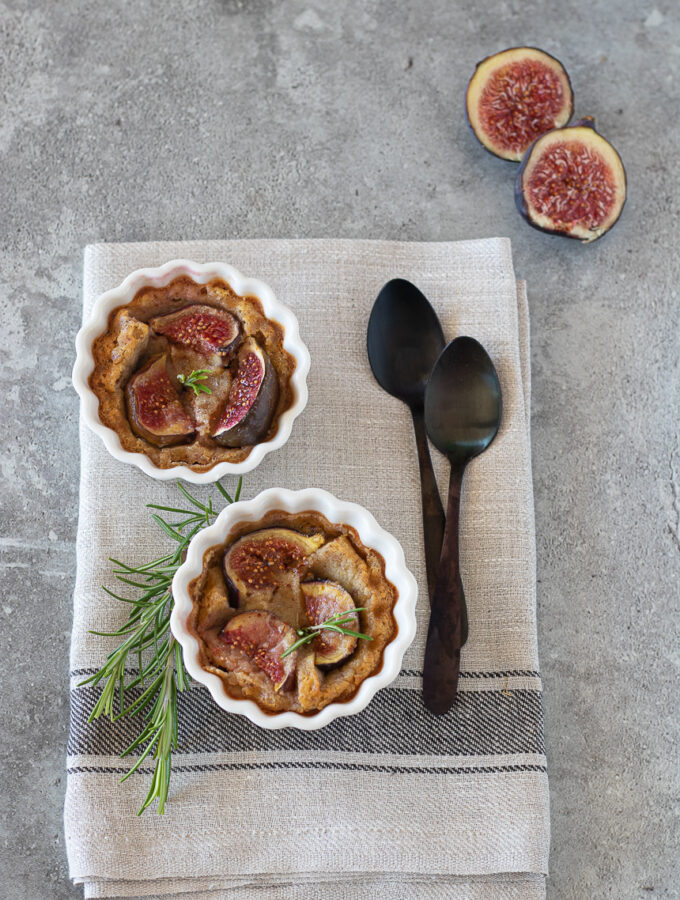 Clafoutis fichi, miele e rosmarino