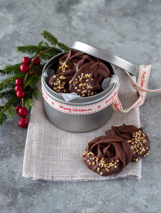 Biscotti di frolla montata al cioccolato