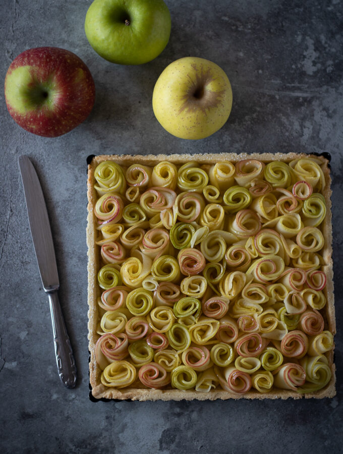 Crostata con rose di mele