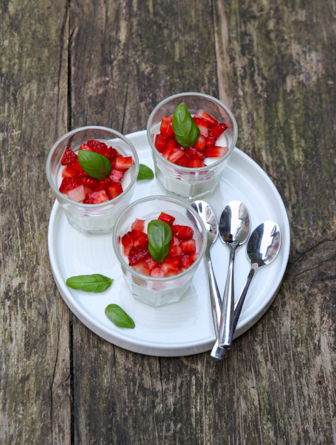 Panna cotta al basilico e fragole