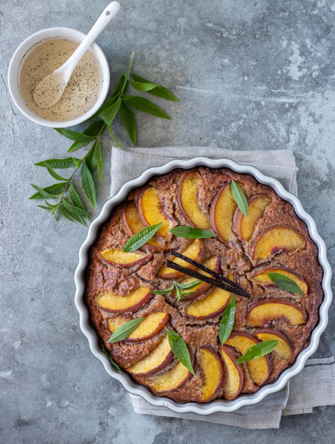 Torta alle mandorle e pesche