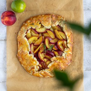 Crostata rustica alle pesche noci