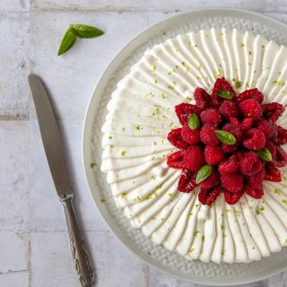 Torta moderna ai lamponi senza glutine