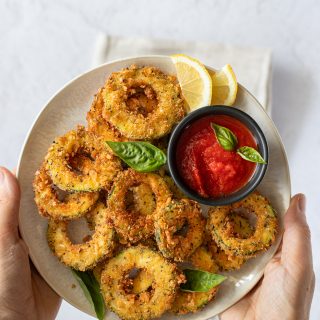 Anelli di zucchine croccanti ricetta facile e sfiziosa