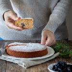 Torta con prugne secche