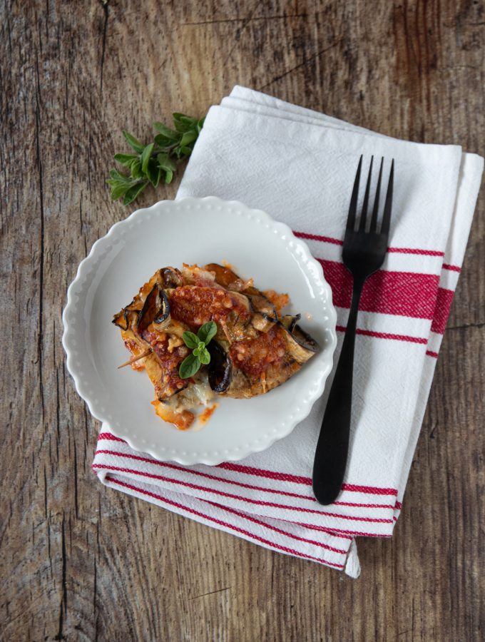 Involtini di melanzane con formaggio e prosciutto al forno