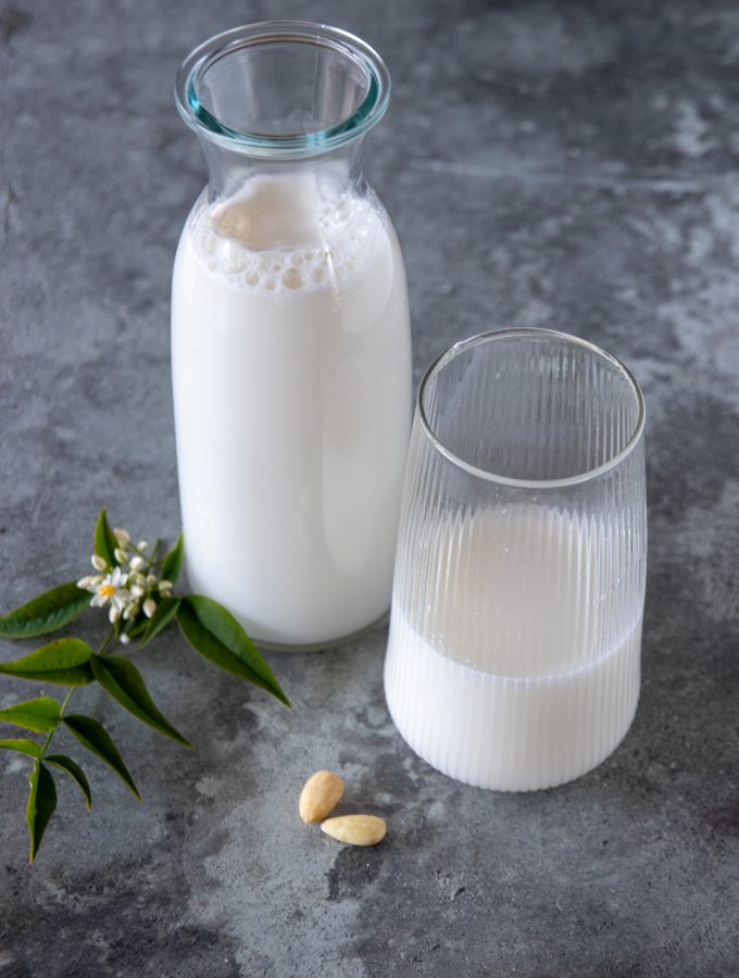 Latte di mandorle
