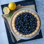 Torta vegana al limone e mirtilli