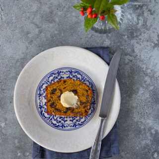 Plumcake alla zucca con noci e datteri