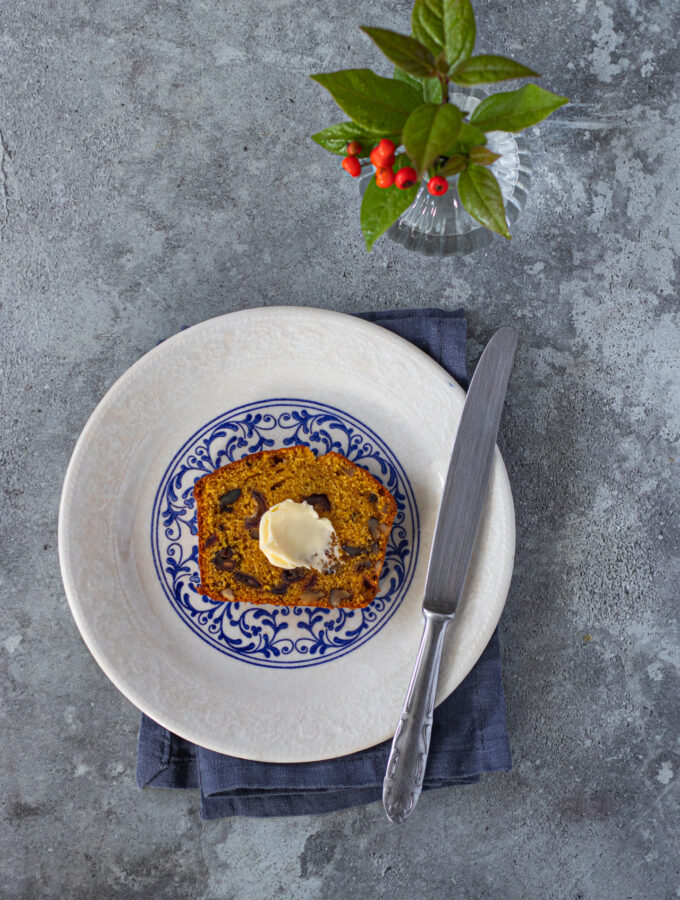 Plumcake alla zucca con noci e datteri